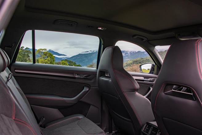 第二排乘客拥有绝佳视野。（陈大任摄）