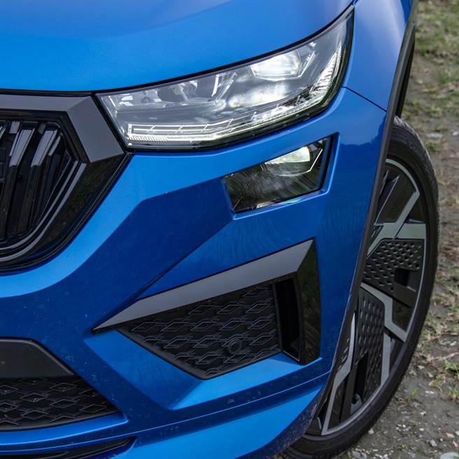 Matrix LED智慧复眼头灯组。（陈大任摄）