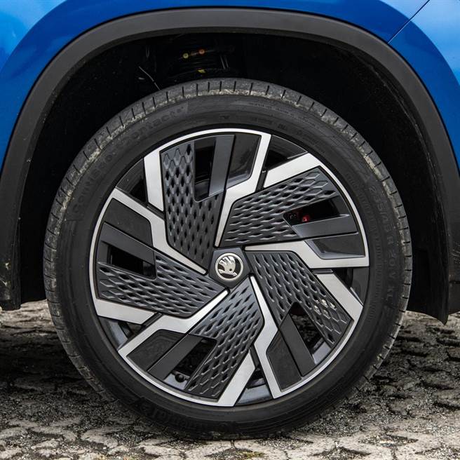 SAGITARIUS AERO 20吋专属铝圈。（陈大任摄）