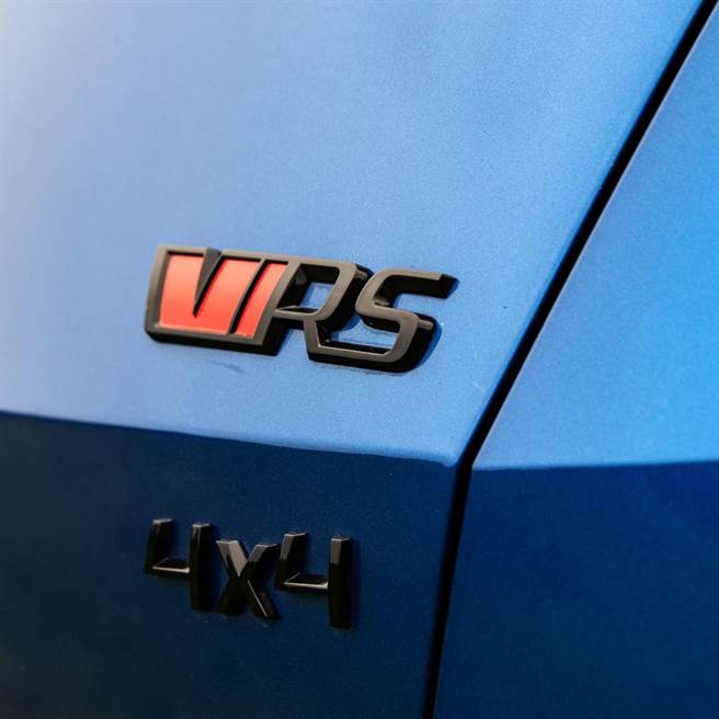 车尾配黑色RS铭牌。（陈大任摄）