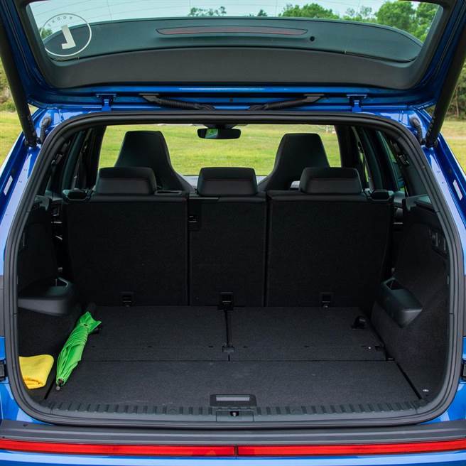 第三排座椅收折后的行李厢空间。（陈大任摄）