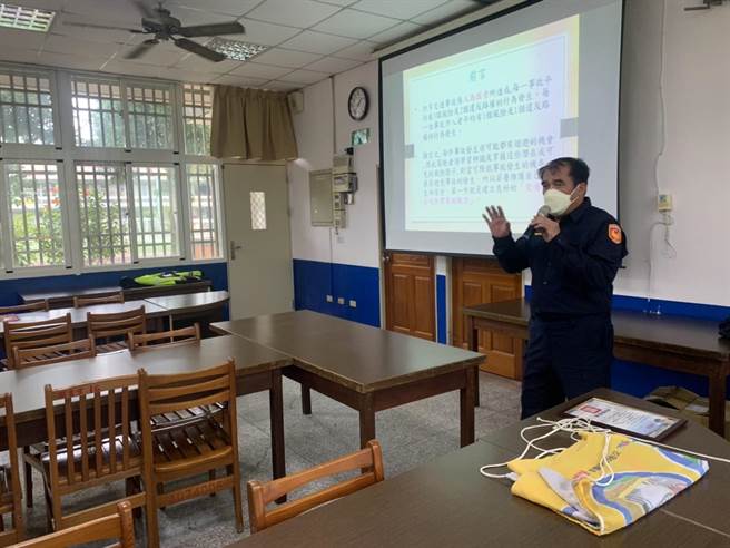 花莲新城警分局北埔派出所副所长蔡大卫，今晚6时本来有巡逻勤务，却无故未到班，被同仁发现趴卧宿舍床上且无反应，经送医救治后，仍不治身亡。（警方提供／罗亦晽花莲传真）