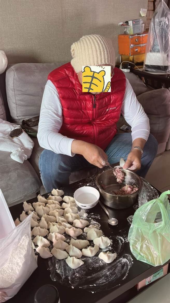 满盘水饺说明虎爸包得又快又好。（图／取自萧淑慎脸书）
