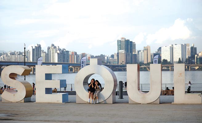 韩国金融研究院预测，2022年韩国经济有望自疫情衝击中恢復，成长率有机会达到3.2％。图为首尔汉江公园。图／路透