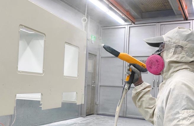 台湾怀霖工业的新式洁净室等级粉体涂装线。图／台湾怀霖提供