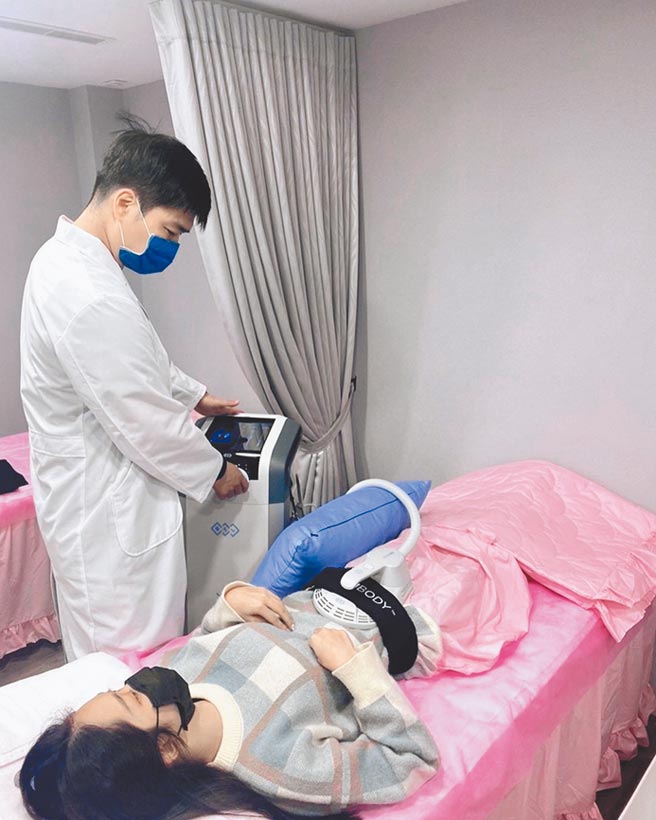 市面上有多种增肌减脂仪器，透过科技锻炼强化肌肉同时诱导脂肪细胞凋亡。图／星采星和医美提供