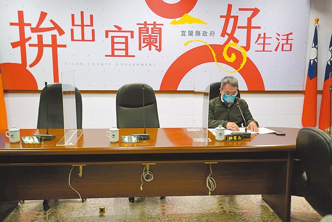 檢廉再度搜索宜蘭縣長官邸，宜蘭縣長林姿妙等人遭約談，縣府22日召開縣務會議，林姿妙因此缺席，由祕書長林茂盛代為主持。（李忠一攝）