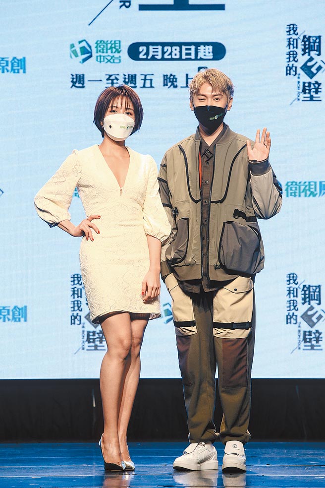 邱宇辰（右）、李宣榕昨扼腕剧中吻戏被取消。（邓博仁摄）