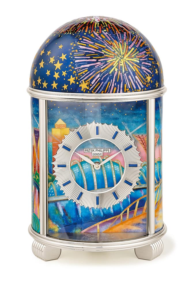百達翡麗為歡慶高登鐘錶50周年，致贈Ref.20145M-001《新加坡天際線》掐絲琺瑯座鐘。（Patek Philippe提供）