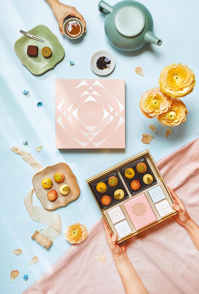 百年漢餅品牌舊振南，推出限量春分浪漫禮盒，帶來充滿春暖花開愉悅氛圍，新推出之禮盒包含同為結婚新人喜餅首選「花伴禮盒」（見圖），以及全新系列「果菓禮盒」。（舊振南提供）