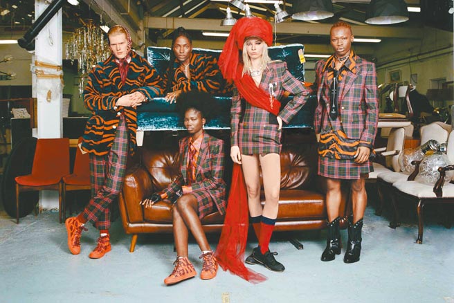 虎紋與格紋，成就東西兩方文化薈萃的設計。（Vivienne Westwood提供）