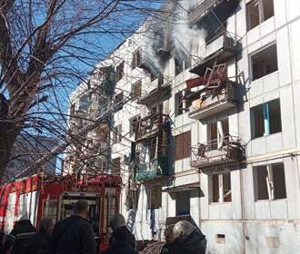 民宅炸成廢墟 烏克蘭婦女滿臉血盲逃 「火神煉獄」影像駭人