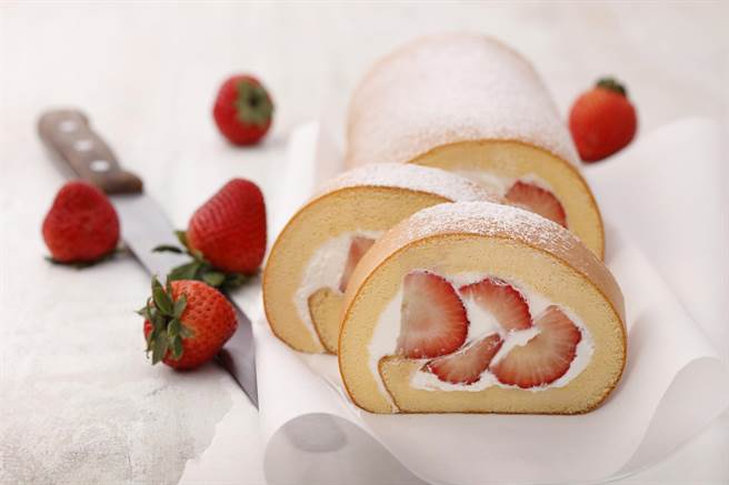 夢卡朵草莓生乳捲420元，2捲優惠價756元。（夢卡朵提供） 