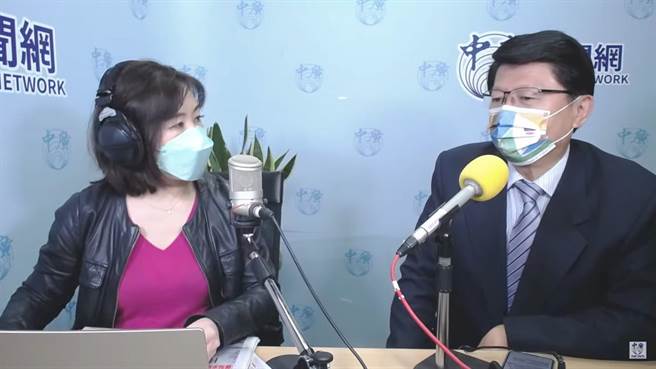 国民党台南市议员谢龙介参加广播节目，提到陈以信民调落后，大方表示愿给对方2个月时间衝民调。（撷自中广新闻网youtube直播／程炳璋台南传真）