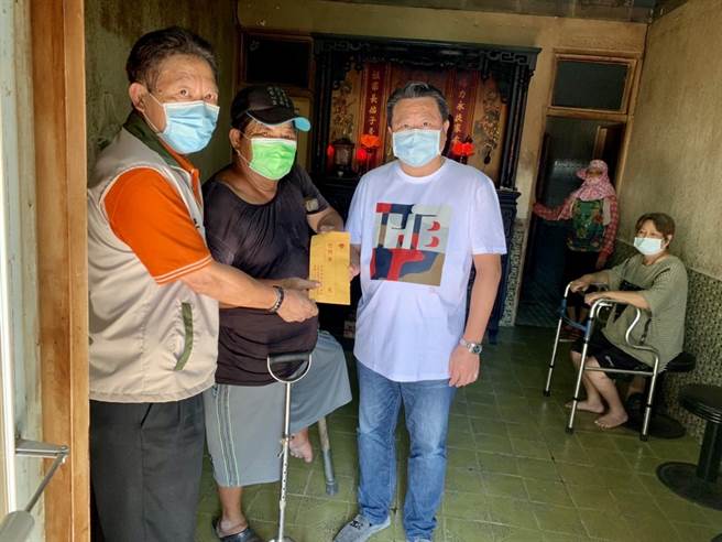 嘉义县环爱慈善会长期照顾身心障碍、独居贫困长辈、遭遇重大变故弱势族群，去年共扶助46件个案。（嘉义县环爱慈善会提供∕吕妍庭嘉义传真）