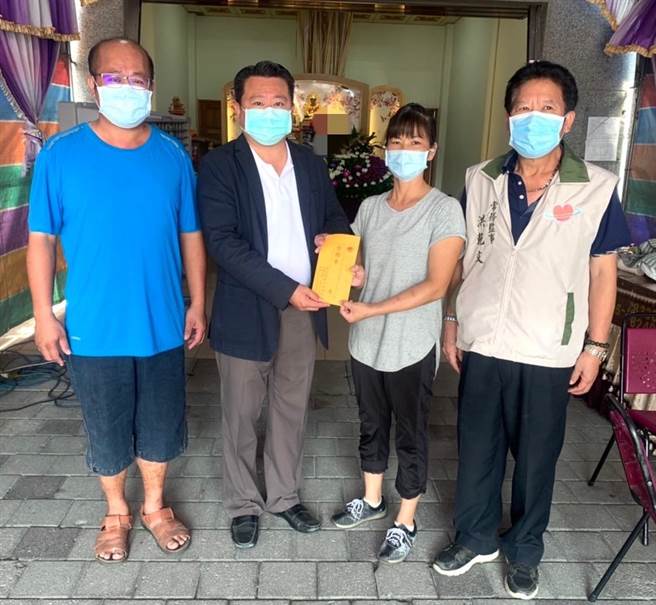 嘉义县环爱慈善会长期照顾身心障碍、独居贫困长辈、遭遇重大变故弱势族群，去年共扶助46件个案。（嘉义县环爱慈善会提供∕吕妍庭嘉义传真）