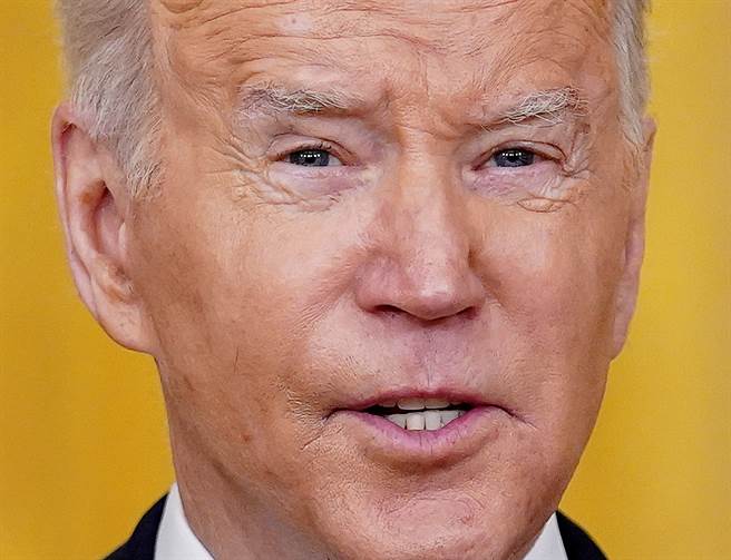 美国总统拜登2月22日针对俄乌情势发表谈话的神情。（路透）