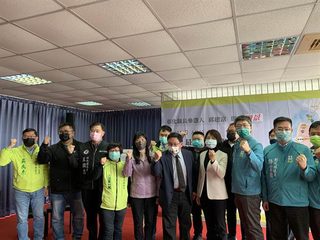 民進黨彰化縣黨部主委邱建富24日上午率先在扇形車庫，舉行彰化縣政願景發表會。（吳敏菁攝）