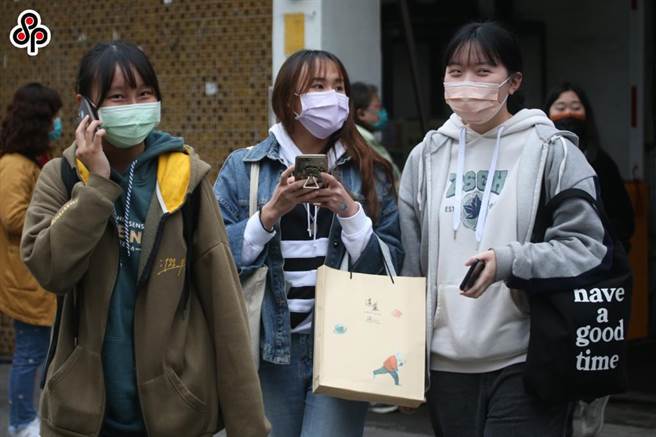 今年度大學學測首度新增「確認後考生簽名欄」，竟出現高達5766件考生未依規定簽名，被扣1級分。(本報資料照)