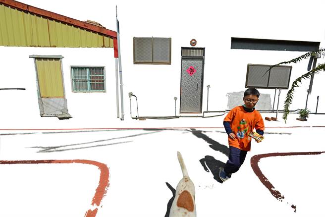 洪世聪, 灵光片影_臺艺大STH_3501, 2022。（主办单位提供）