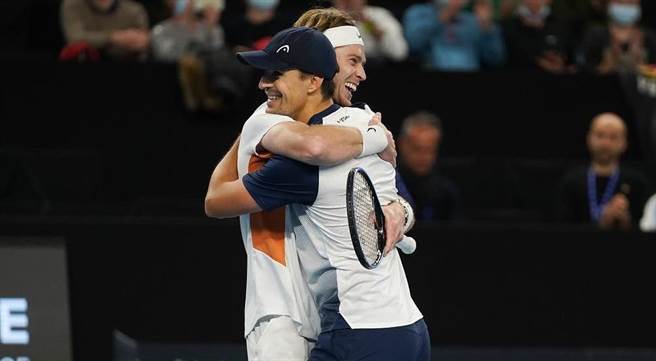 魯布列夫與莫燦諾夫攜手奪下雙打冠軍(圖片來源：open13marseille/IG)