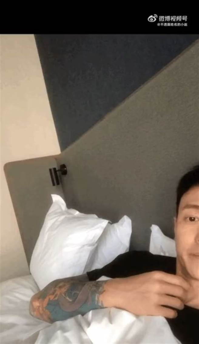 女网友PO王能能的自拍照。（图／微博）