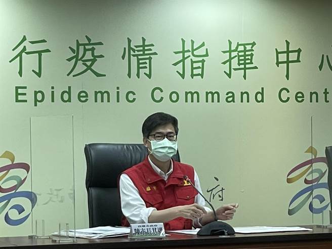 由於高雄港群聚案告一段落，高雄市長陳其邁宣布解除旗津地區的加嚴規定。（洪浩軒攝）