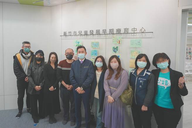 桃竹苗首座公设专办的儿童发展早期疗育中心24日揭牌启用。（陈育贤摄）