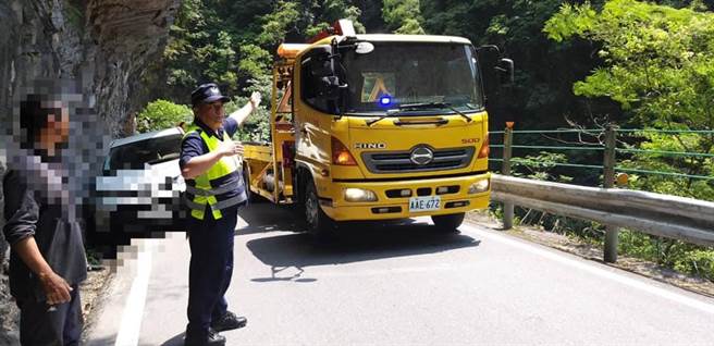 花蓮新城警分局北埔派出所副所長蔡大衛曾在合歡派出所服務，在山區協助許多車輛排除困難，於其他員警眼中，是名認真執勤的好榜樣，如今突傳噩耗，令所內同仁悲痛萬分。（警方提供／羅亦晽花蓮傳真）
