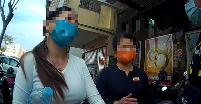 杨妇委托女儿至银行匯款欲投资买比特币，经行员与员警合力理性分析，才相信遇到诈谝集团。（雾峰分局提供／黄国峰台中传真）