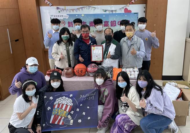 新北市南山中学2月22至2月25日办理高三学生期待已久的毕业旅行，同时关怀偏乡。（南山中学提供）