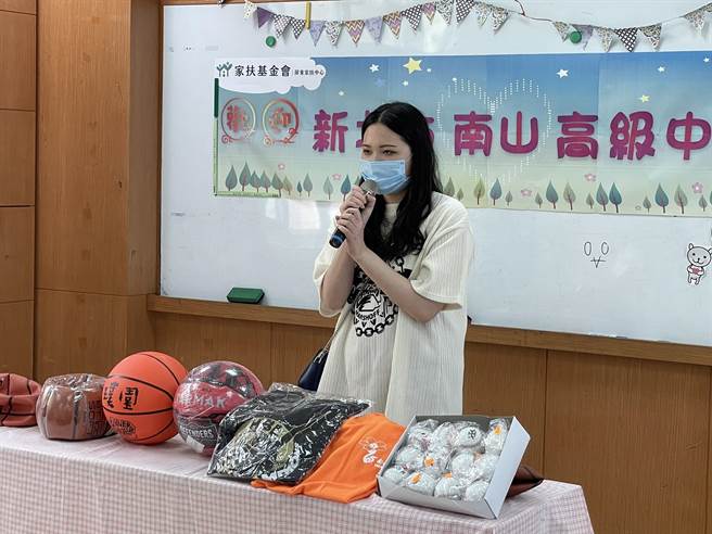 新北市南山中学2月22至2月25日办理高三学生期待已久的毕业旅行，同时关怀偏乡。（南山中学提供）