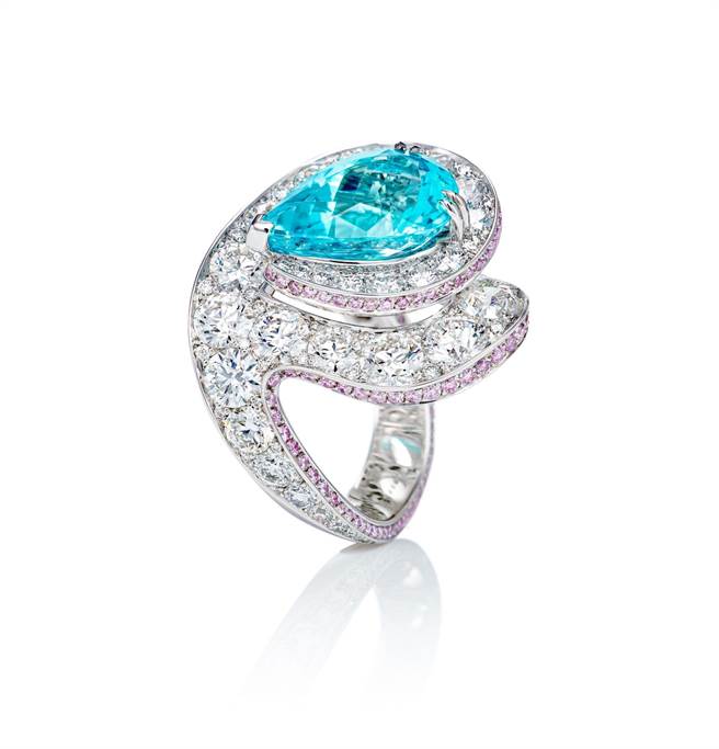 ANNA HU新藝術系列 Modern Art Deco帕拉伊巴碧璽戒指，6.30克拉梨形切工帕拉伊巴碧璽。（ANNA HU提供）