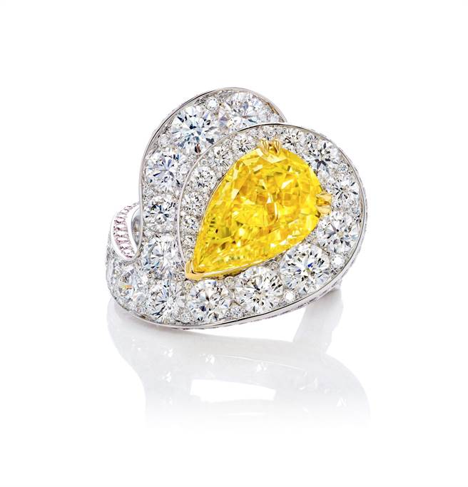 ANNA HU新藝術系列 Modern Art Deco黃鑽戒指，5.02克拉梨形切工豔彩黃鑽。（ANNA HU提供）