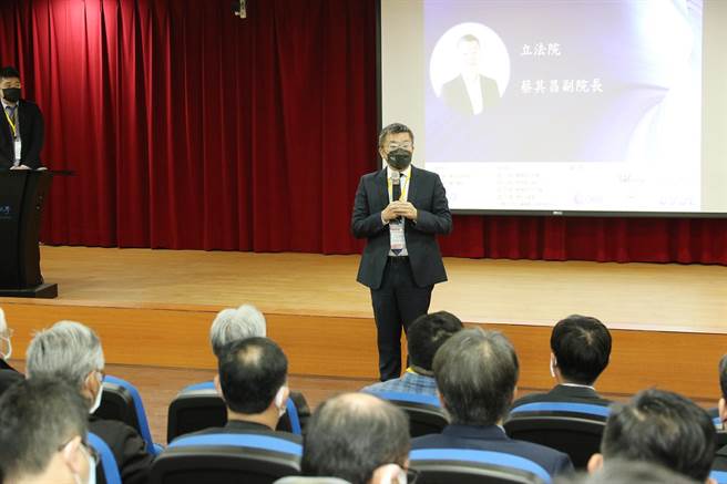 立法院副院长蔡其昌上午参加活动，针对民进党中央禁用选对会成员照片表达看法。(兴大提供／林欣仪台中传真)