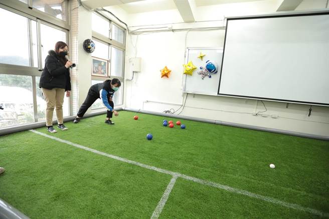 基隆市政府为落实普特融合教育，设置全市首座符合特殊奥林匹克标准滚球赛道。（基隆市政府提供／陈彩玲基隆传真）