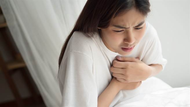致死率高達90% 主動脈剝離年輕化 有這症狀不能拖！（示意圖／Shutterstock 非新聞當事人)