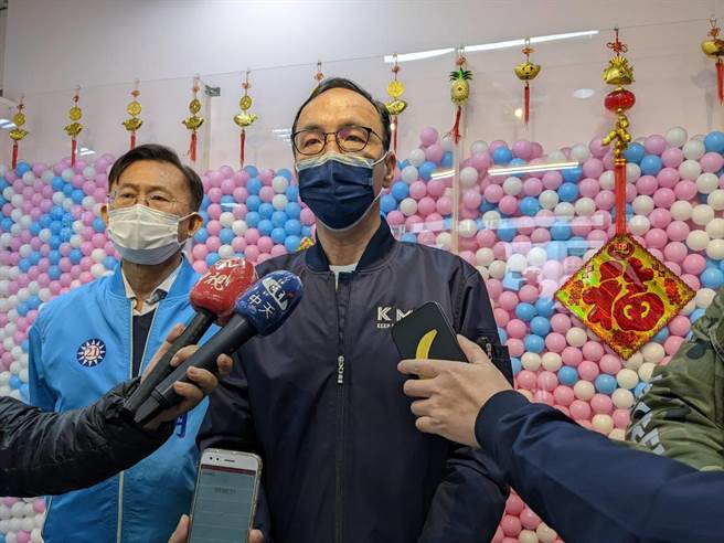 國民黨主席朱立倫24日在國民黨高雄巿黨部受訪。（曹明正攝）