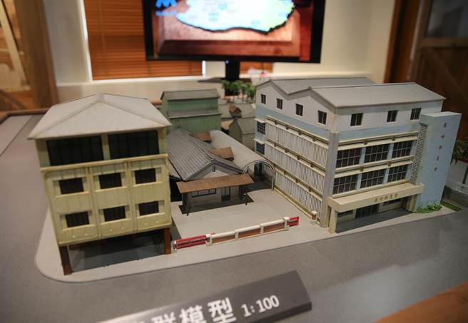 台中市雾峰区农会24日庆祝100岁生日，其中会史馆特展也开展，展出旧雾峰农会模型。（黄国峰摄）