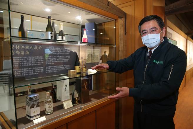 台中市雾峰区农会24日庆祝100岁生日，雾峰区农会总干事黄景建指出，未来雾峰农会将以环境永续及环保概念前进。（黄国峰摄）