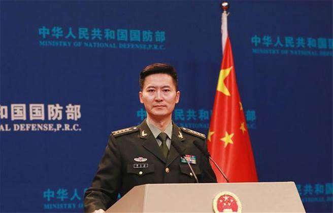 大陆国防部举行大陆国防部新闻局副局长、国防部新闻发言人谭克非大校。（中新社）