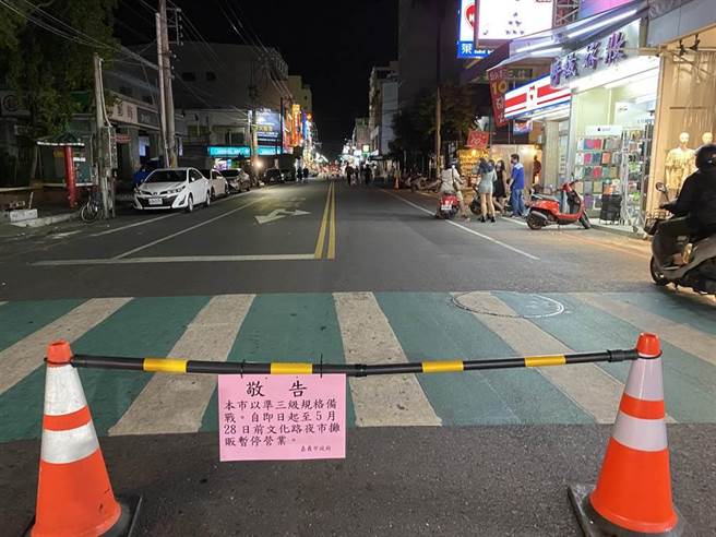 去年三級警戒防疫期間，嘉義市文化路夜市空蕩蕩。（廖素慧攝）