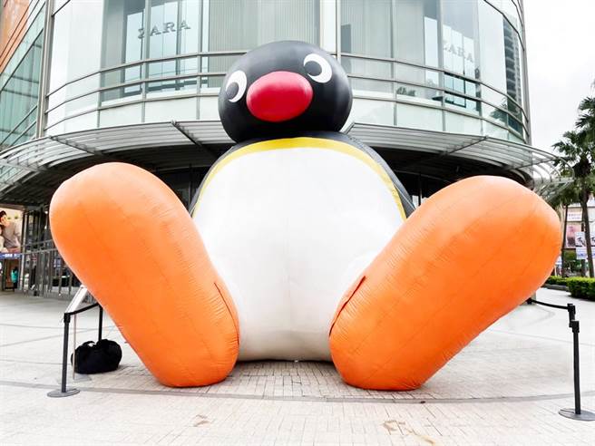 百货祭小确幸优惠迎228，Global Mall带来企鹅家族「巨大Pingu」迎客。（Global Mall提供）