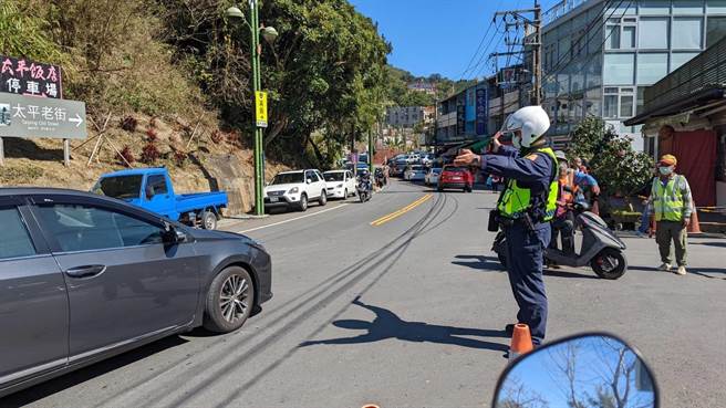 预期228连假恐爆出游潮，嘉义县警方连假期间特别针对县内重要景区和赏花景点周边交通进行疏导、管制措施。（嘉义县警察局提供∕吕妍庭嘉义传真）