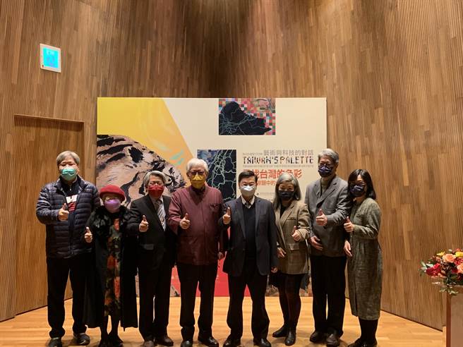 亚洲大学现代美术馆推出「老虎不老，福虎生风－2022史博虎年特展在亚大」及「寻找台湾的色彩－前辈画家眼中的台湾」双特展，24日热闹开展，展期至6月5日。（林欣仪摄）