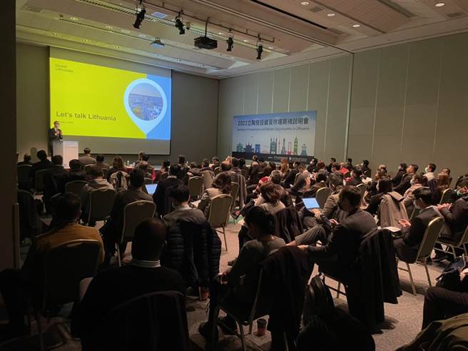 立陶宛投资局副局长Mr. Laisvis Makulis正对听眾演讲，现场座无虚席。（贸协提供）