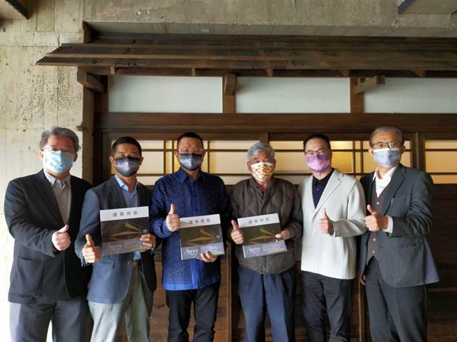 大台中不动产开发公会指出，观察整体政经局势以及打房力度，2022年房市走向「量缩、价微扬」格局，多头走势不变。（卢金足摄） 