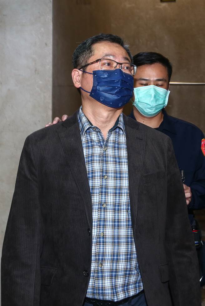 神脑国际董事长赖劲麟（现任立委赖品妤的父亲）卷入硕丰内线交易案24日遭检方约谈，晚间移送北检复讯。（邓博仁摄）