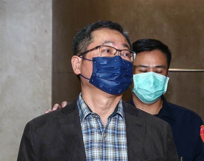 神腦國際董事長賴勁麟（現任立委賴品妤的父親）捲入碩豐內線交易案24日遭檢方約談，晚間移送北檢複訊。（鄧博仁攝）