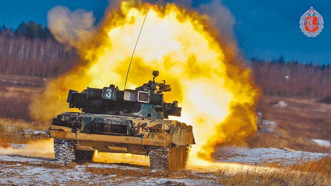 俄羅斯聯邦委員會當地時間22日通過決議，允許俄軍在境外動用武力，俄羅斯國防部23日即在官方臉書公布一系列軍事照片慶祝「祖國保衛者日」。（摘自俄羅斯國防部官網）